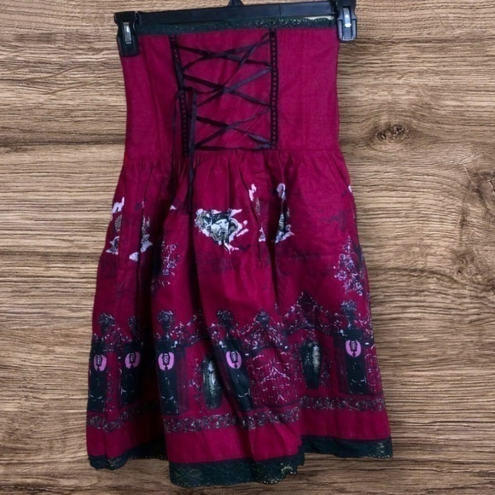 The dream of Lolita Gothic, which corset skirt red. Size small. Pleated